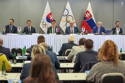 Ilustračná fotografia smútiaceho zhromaždenia