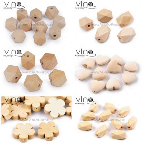 Fotografia hotových vianočných ozdôb z rôznych materiálov: látka, vlna, drevené korálky