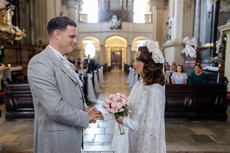 Tematické foto: Mladomanželia pri oltári alebo výmena obrúčok