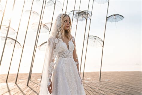 Fotografia svadobných šiat od Riki Dalal, zdôrazňujúca rafinovaný strih