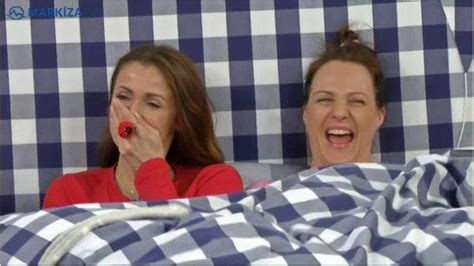 Ilustračná fotografia priateľiek v pyžamách užívajúcich si spoločnú zábavu