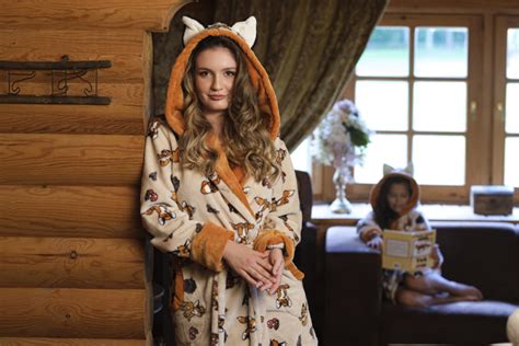 Kolekcia rôznych štýlov pyžám a nočných košieľ