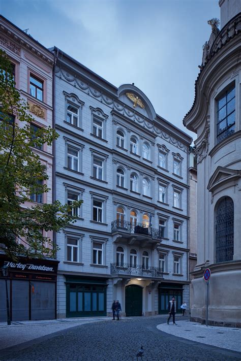Pohľad na exteriér hotela Capital v Nitre a jeho polohu v historickom centre