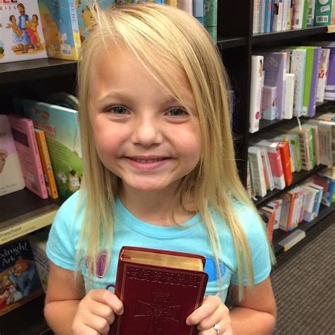 Ilustračné foto dievčatka v kostýme Elzy