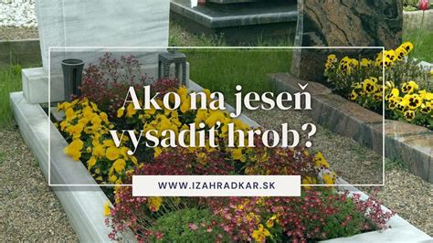 Ilustračná fotografia: Hroby so sviečkami a kvetmi