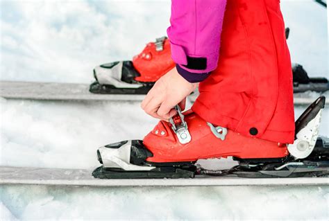 Názorná ukážka postupného viazania vetvičiek na venček