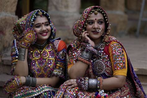 Tematické foto: Pakistanská svadba, pár v tradičnom oblečení
