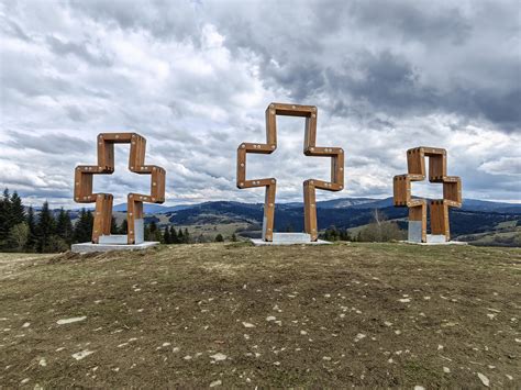 Monumentálne drevené sochy z betlehemu vo Vysokej nad Kysucou.