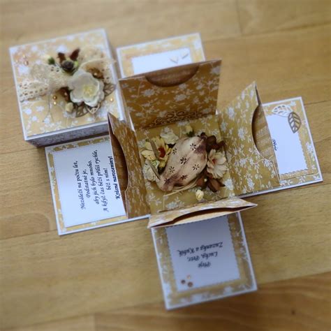 Ukážka malého darčeka umiestneného v strede exploding boxu