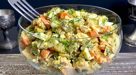 Detailná schéma vrstvenia ingrediencií do misy na šalát