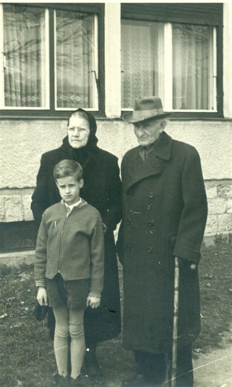 Historická fotografia Ivana Kraska s manželkou Elenou a synom Jaromírom