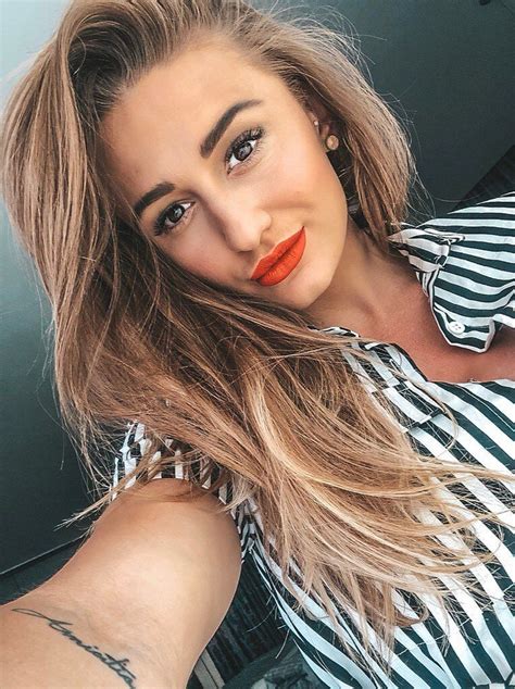 Tatiana Žideková na stretnutí s obchodnými partnermi alebo pri tvorbe online obsahu