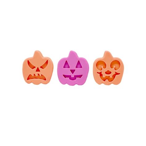 Ilustrácia rôznych halloweenských tekvíc s vyrezanými tvárami