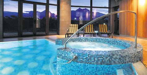 Hotel Lomnica v Tatrách s výhľadom na štíty