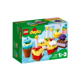 ilustračné foto súpravy LEGO DUPLO 10862 Moja prvá oslava, deti stavajú torty