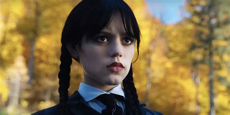 Ilustrácia masiek z populárnej kultúry: Wednesday Addams, Joker (korzetový štýl), Freddy Krueger (sexy verzia), postavy zo Squid Game.