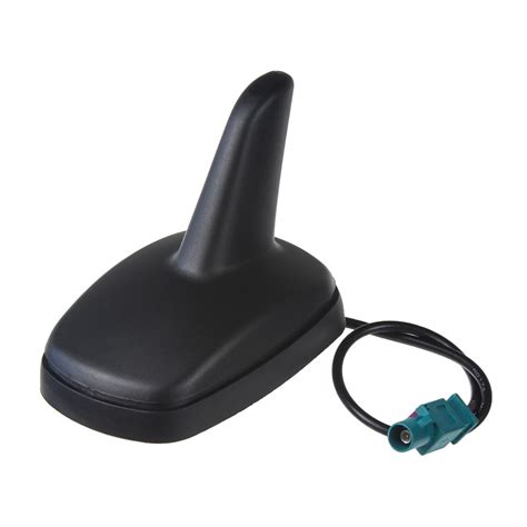 Strešná plutva s integrovanými anténami v modernom automobile