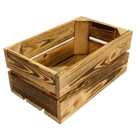 Foto: Drevená debnička s pohármi a vianočnými dekoráciami