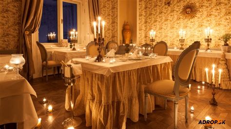 Inšpiratívna koláž romantických aktivít: večera pri sviečkach, výlet do prírody a spoločný čas vo dvojici.