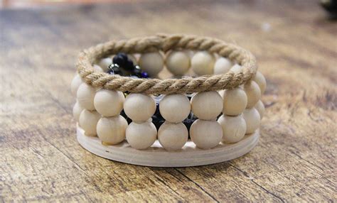 Návod na výrobu svietnika z ozdobeného pohára s jutovým povrázkom