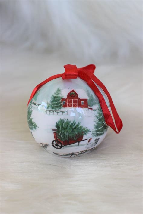 Dekorované priehľadné vianočné gule s vírivým efektom farby