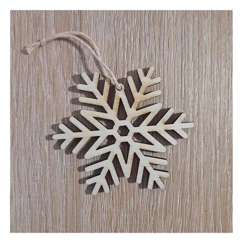 Filcová ozdoba v tvare snehovej vločky a látkové cukríky