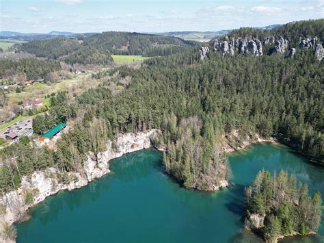 fotografia kempu Slnečné skaly s výhľadom na okolitú prírodu a skaly