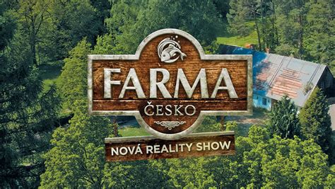 ilustračné foto z reality show Farma so súťažiacimi pri práci na statku