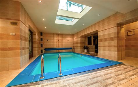 Interiér wellness centra s bazénom v hoteli v Trenčianskych Tepliciach