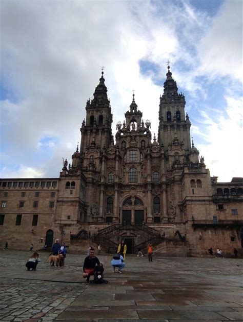 Sviatočná procesia alebo historický symbol spojený s pútnickou cestou do Santiaga de Compostela