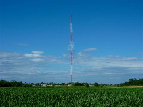 Rádiová veža s tematikou 2. svetovej vojny a SNP