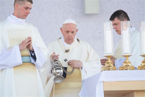 Pápež František slúžiaci svätú omšu, bohoslužba slova