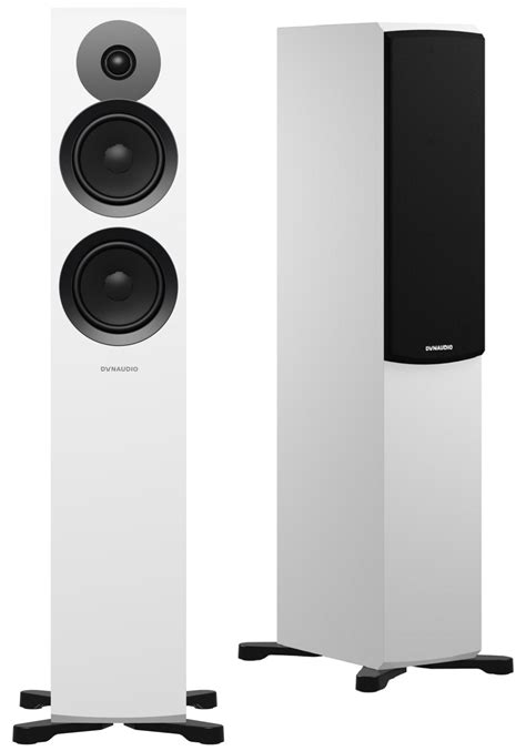 detail prelamovaného vzoru na bielych mokasínach