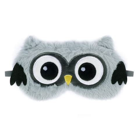 Dieťa skladá drevenú stavebnicu s veľkými dielikmi