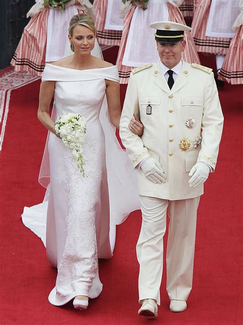 Charlene, monacká kňažná, prichádza na svadbu princeznej Madeleine bez manžela