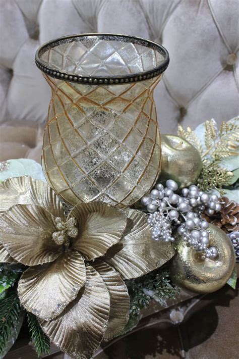 Vianočný svietnik na slávnostný stôl.