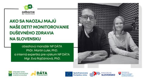 Skupina vodákov na rieke, navzájom sa zdravia a usmievajú