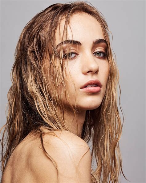 Žena s wet look účesom