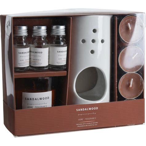 Ilustračná fotografia relaxačného kúpeľného prostredia s vonnými sviečkami a olejmi.