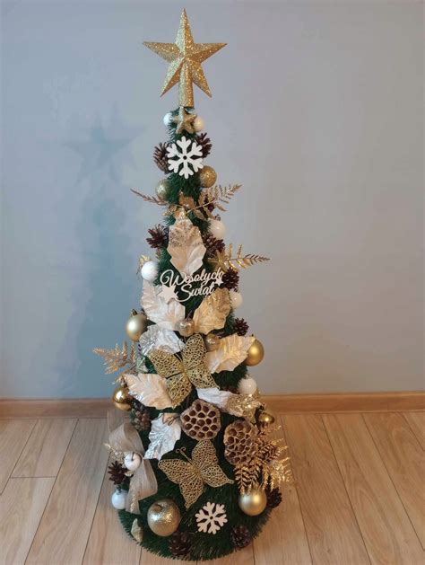 hotový vianočný stromček z nití