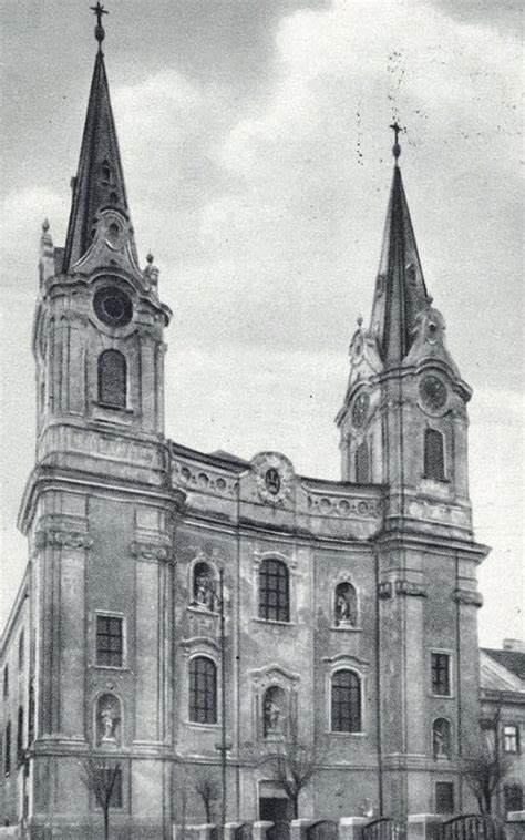Súbor ikon alebo obrázkov reprezentujúcich sviatky sv. Martina, sv. Ondreja, sv. Kataríny, s typickými symbolmi (hus, roh, kolovrátok, pes, lopata).