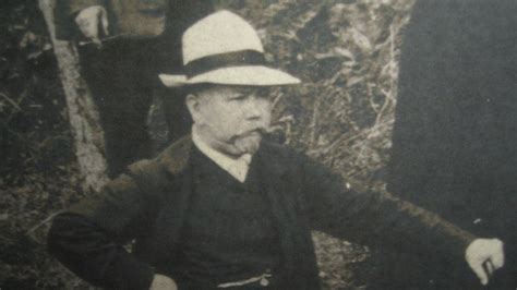 Ilustračné foto z promócie s rečníkom za katedrou