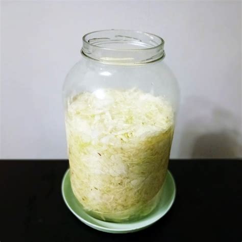 Ukážka vrstvených suchých ingrediencií v zaváraninovom pohári