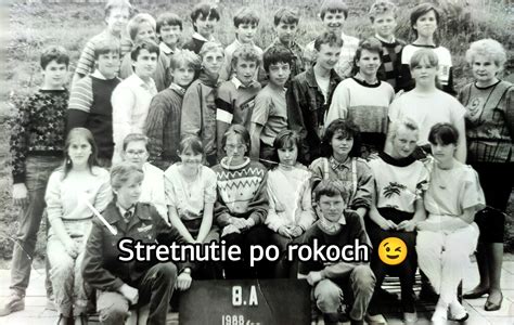 Ilustrácia znázorňujúca spolužiakov na stretnutí po rokoch