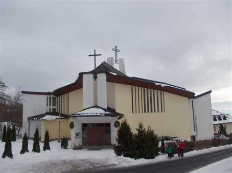 Tematická fotografia: Farský kostol sv. Petra a Pavla v Novom Smokovci v zimnej scenérii