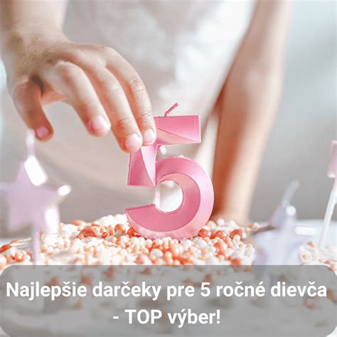 Tematické foto šťastných kamarátok, ktoré si vymieňajú darčeky