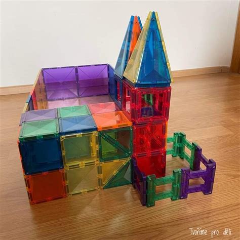 obrázok magnetickej stavebnice s rôznymi výtvormi