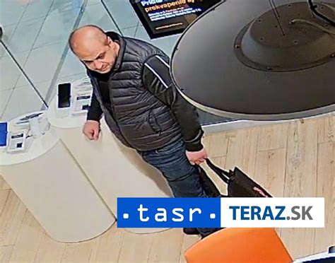 Tematické foto: Nakupujúci v obchodnom centre pred sviatkami