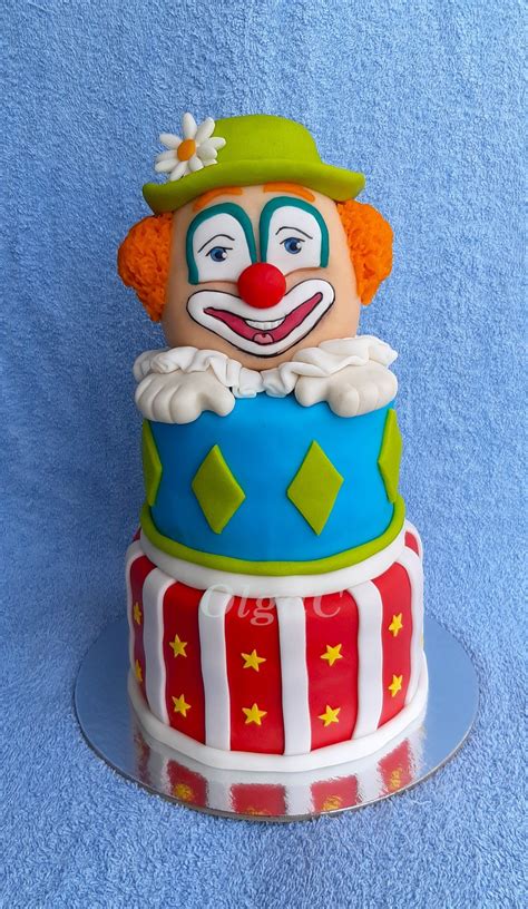 Ilustrácia: veselý klaun alebo cirkusový stan s deťmi v kostýmoch