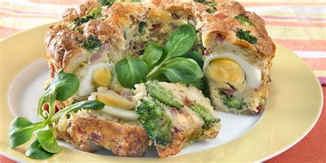 ilustračné foto zdravého veľkonočného stola s ľahkými šalátmi